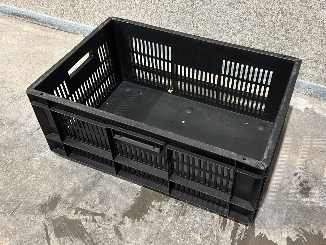 Palletdeal - geperforeerde vershoud stapelkrat 600x400x230 - gebruikt - zwart