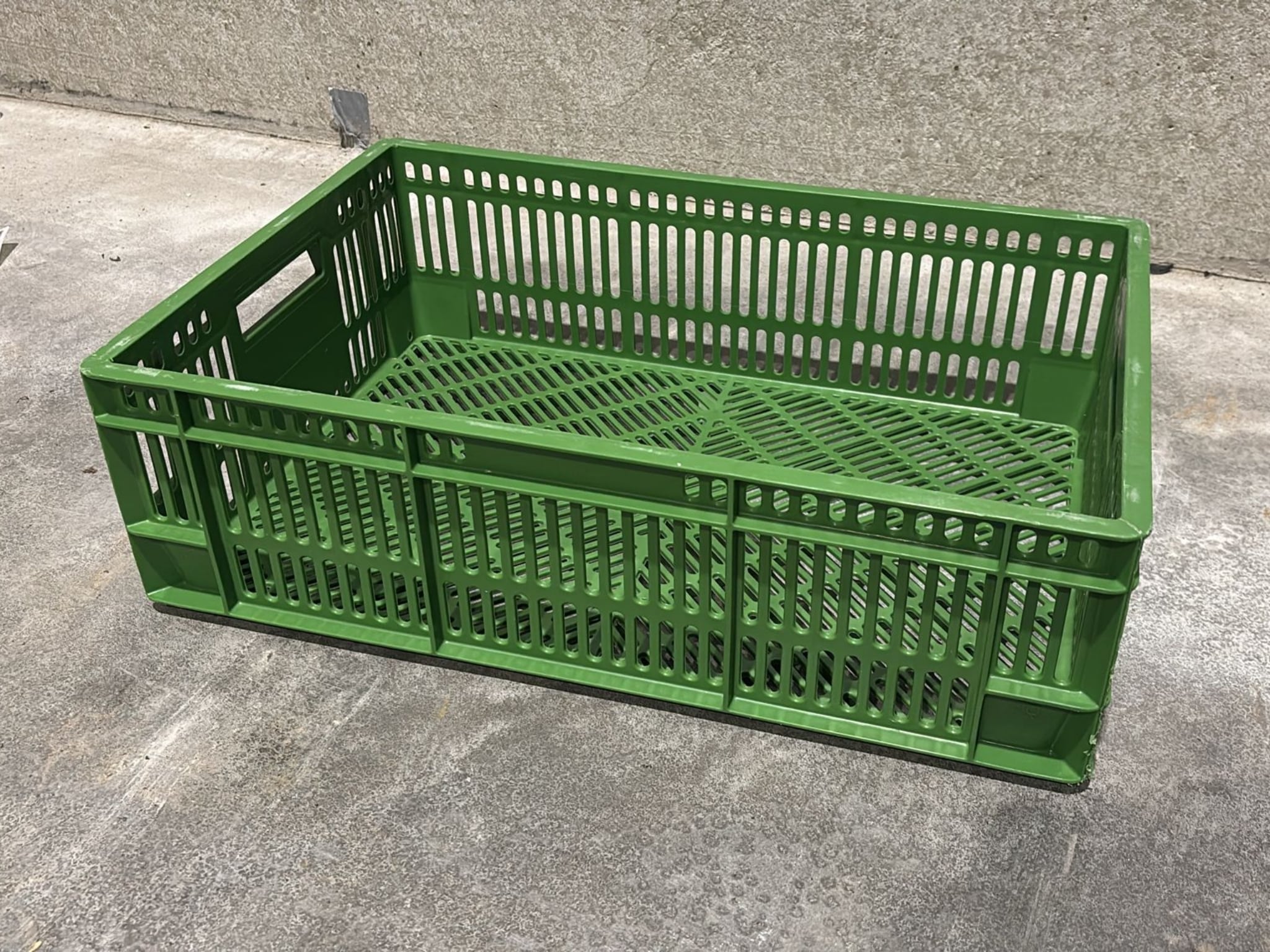 Palletdeal - Geperforeerde plastic stapelbak 600x400x180 - gebruikt - groen