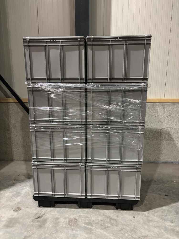 Palletdeal 16 stuks Kunststof Schaffer stapelbak met deksel 600x400x430 Grijs - Gebruikt