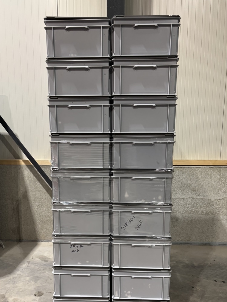 Palletdeal - Kunststof Schaffer stapelbak met deksel 600x400x430 Grijs - Gebruikt - Afbeelding 2