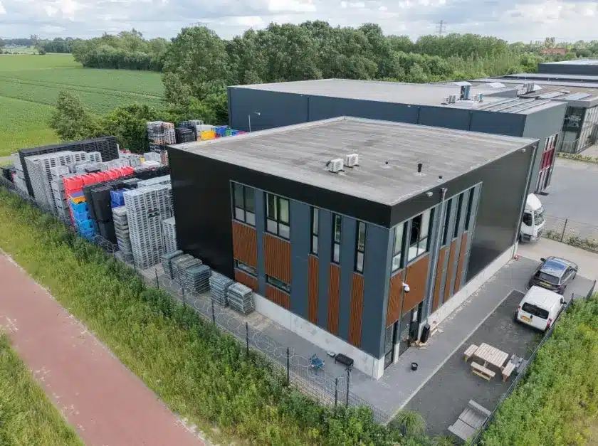 Pand van Emballage Nederland aan de Sippenbroek 36 in Zutphen