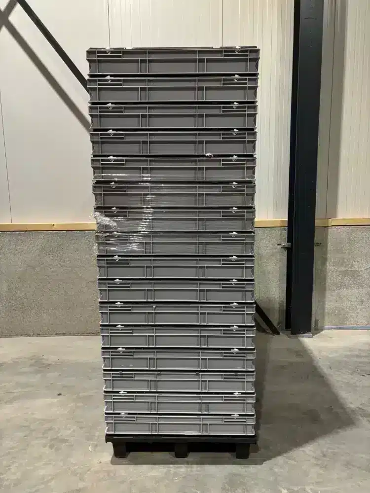 Palletdeal 34 stuks Kunststof grijze stapelbak met deksel 600x800x130 Grijs - Gebruikt, foto 2