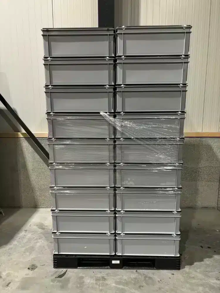 Palletdeal 36 stuks Kunststof grijze stapelbak met deksel 600x400x230 Grijs - Gebruikt